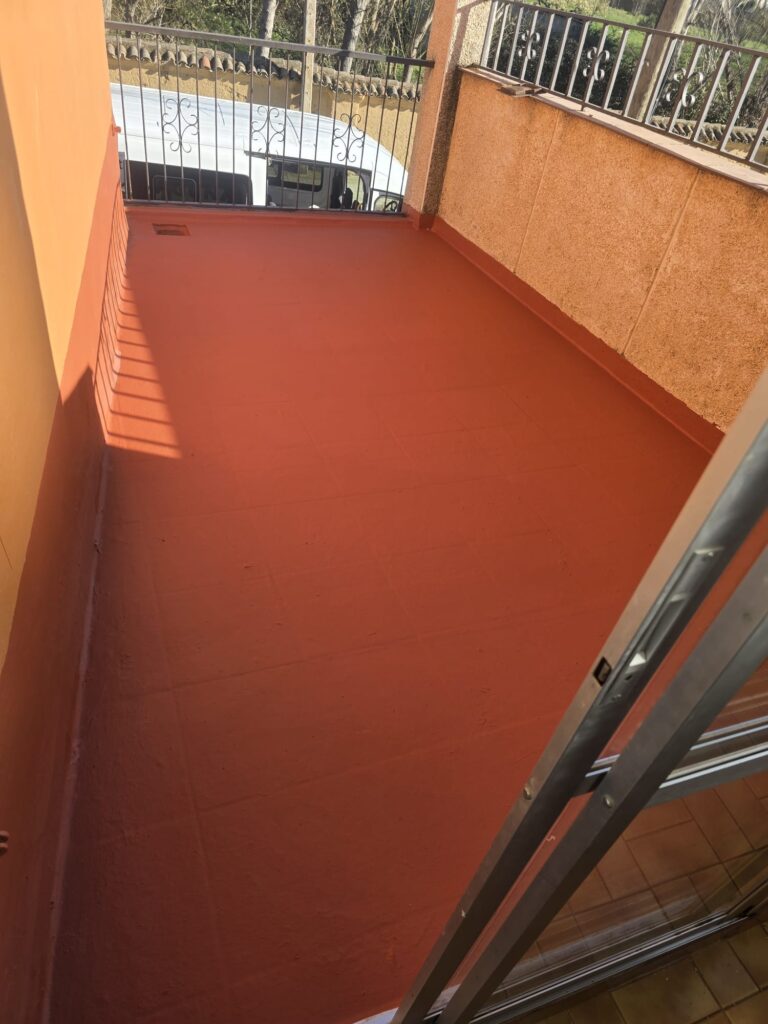 Sellado de filtraciones en tejados y terraza para evitar humedades en Palencia